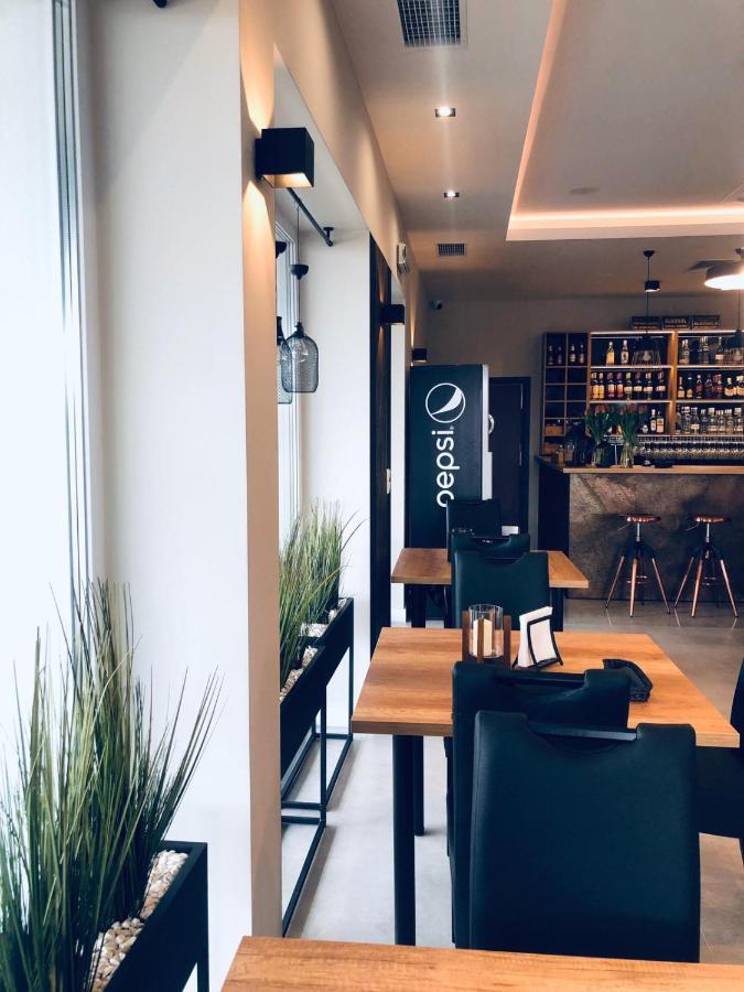 Przystanek Roszkow -Noclegi I Restauracja מראה חיצוני תמונה